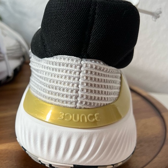 8.5 Adidas Pro Bounce 2019 Low White Black Gold Basketball Shoes EF0472 Mens - Picture 6 of 14